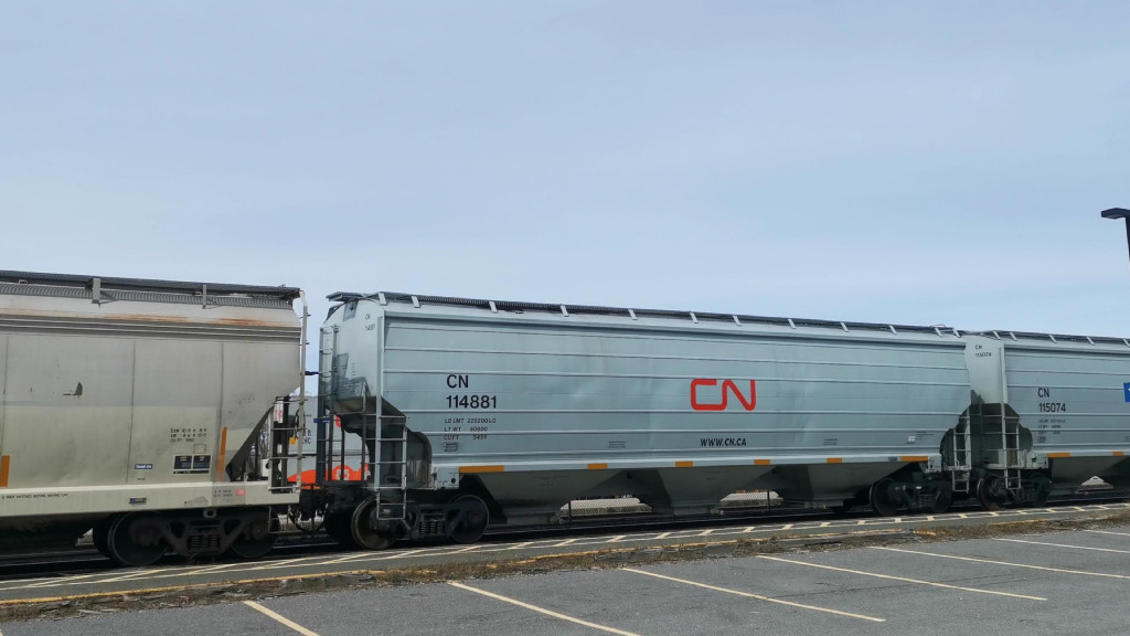 CN 114881